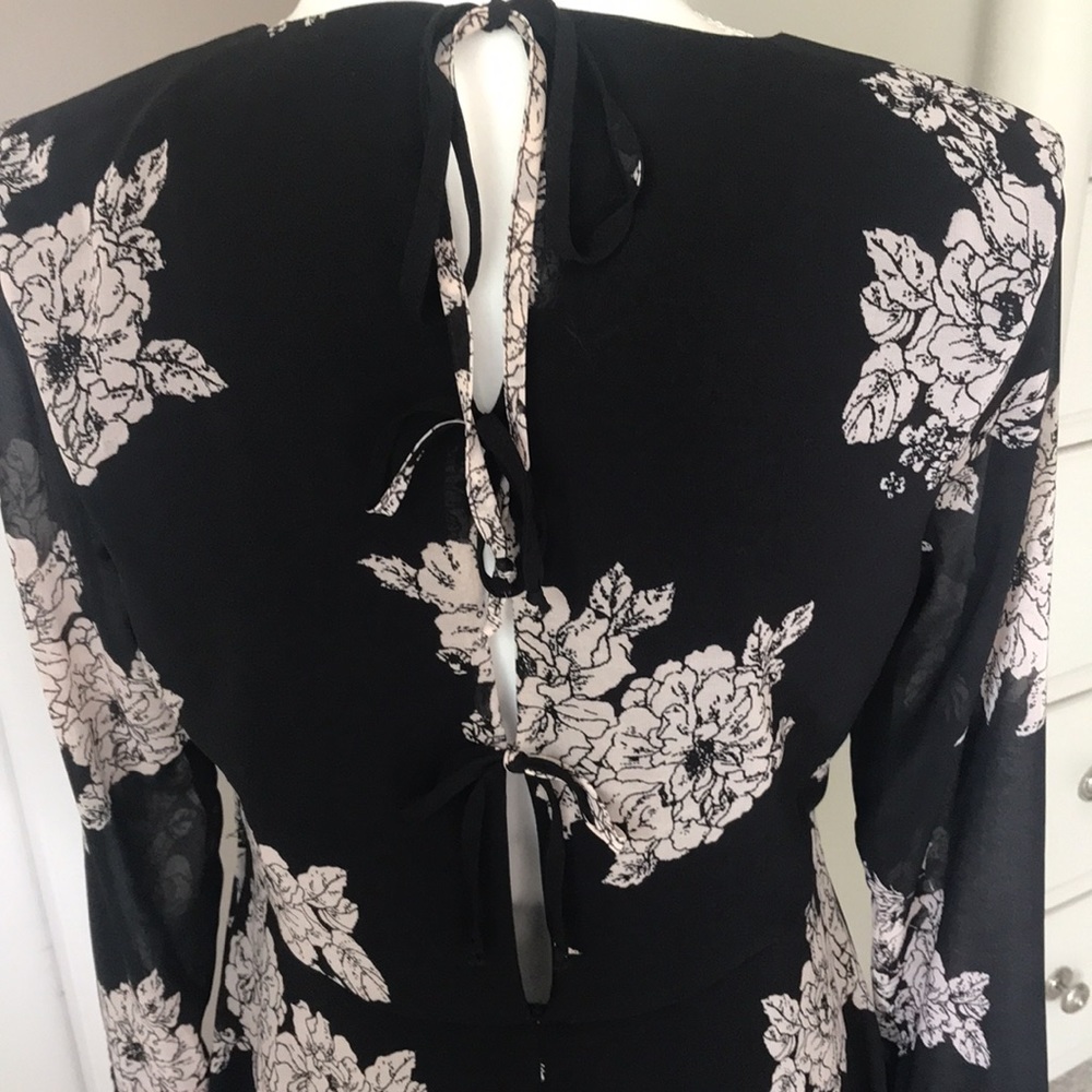 Women’s Dress - Picture 3 of 4